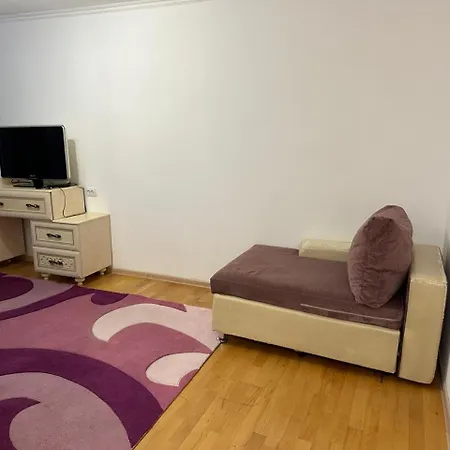 У Тахира Apartment Almaty Exterior photo